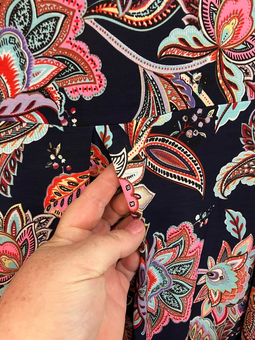 Dear Scarlett Sleeveless Paisley Midi Dress in Navy and Pink - Picture 4 of 6